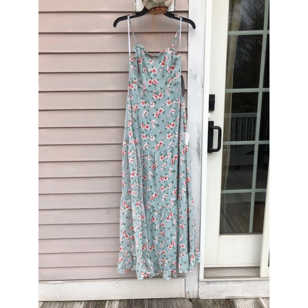 Lulu’s Sage Maxi Dress Size Small - Picture 2 of 2